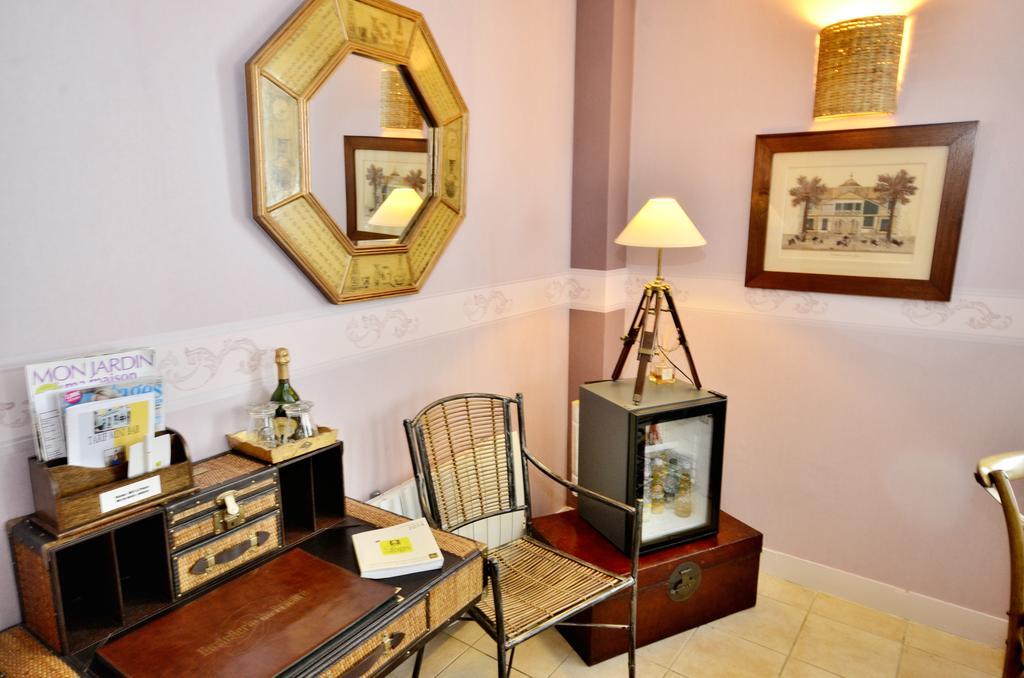 Hostellerie Du Prieure Saint-Prix  Exterior foto