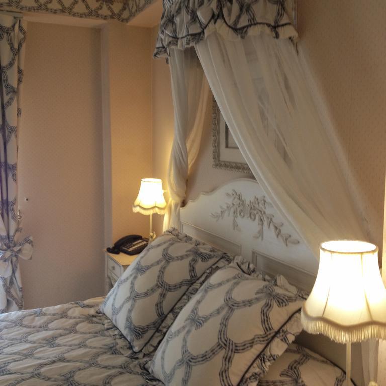 Hostellerie Du Prieure Saint-Prix  Exterior foto